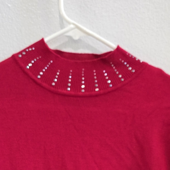 Karen Scott red sweater with rhinestone embished collar size medium - Picture 3 of 4